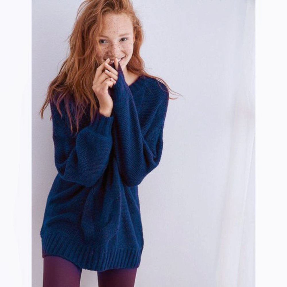 NWOT Aerie Oversized Cable Knit Sweater
